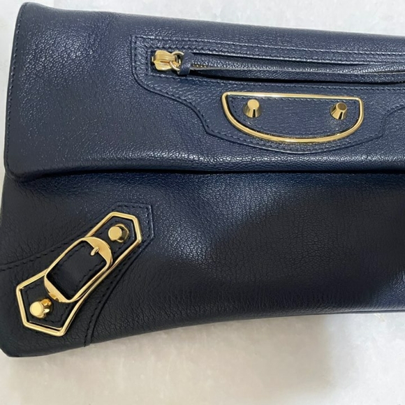 Classic edge envelope strap clutch leather bag! - Picture 3 of 13